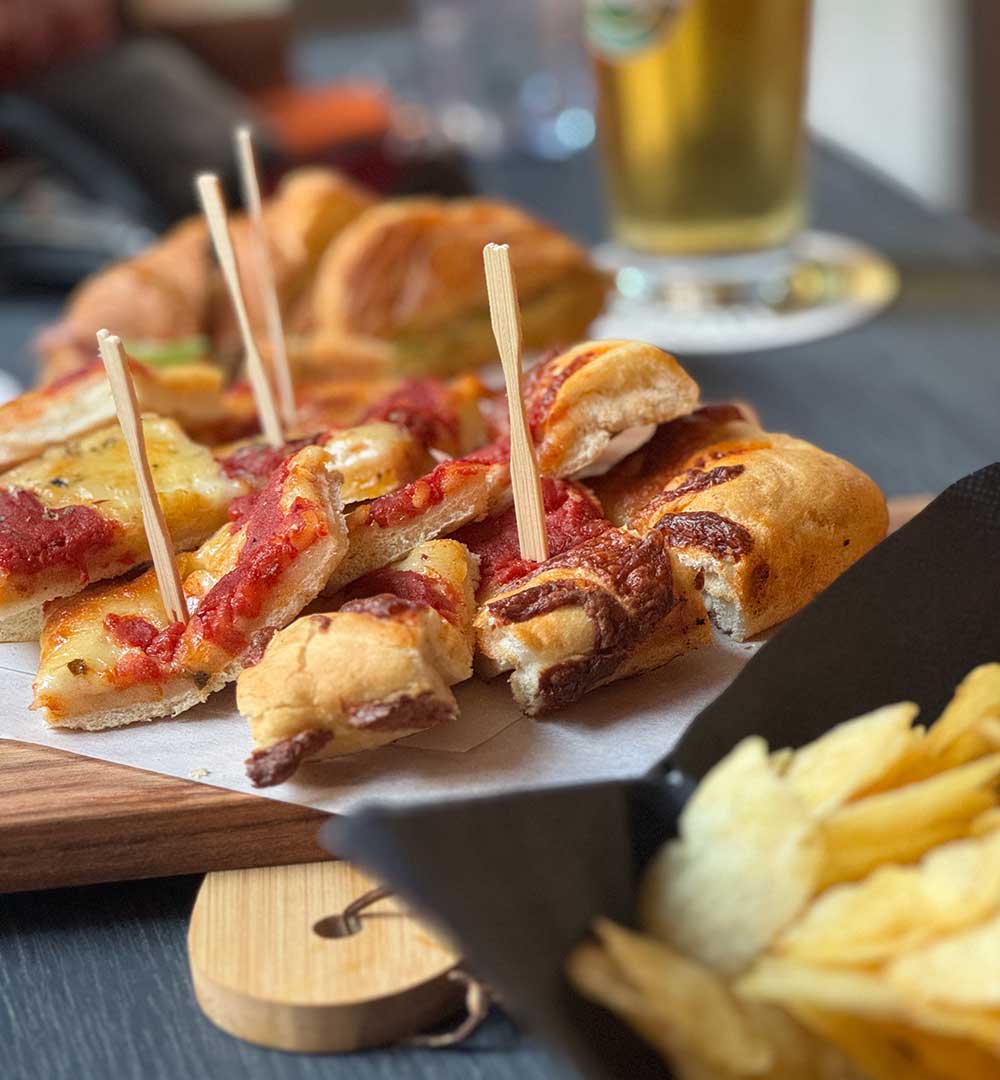 nichi-riccardo-nichi-mauro-panificio-brignano-banco-colazioni-aperitivi-tagliere-pizza