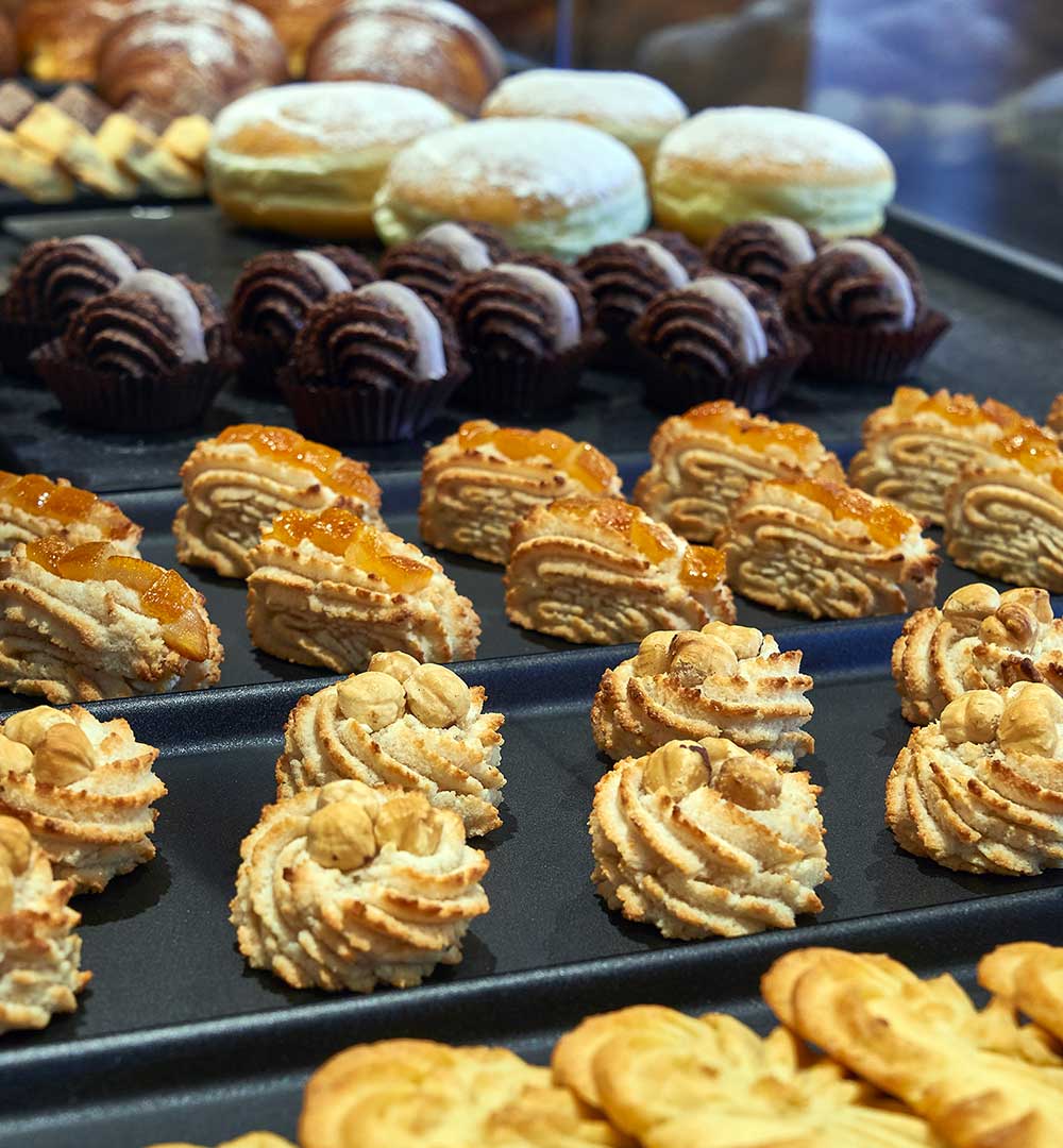 nichi-riccardo-nichi-mauro-panificio-brignano-banco-colazioni-biscotti