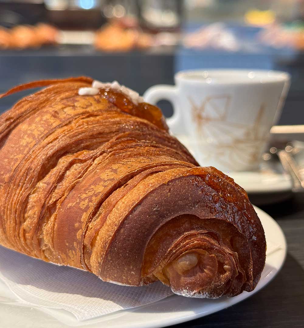 nichi-riccardo-nichi-mauro-panificio-brignano-banco-colazioni-brioche-caffe