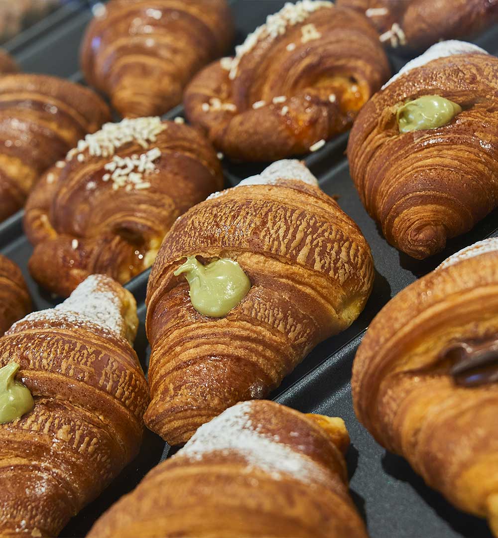 nichi-riccardo-nichi-mauro-panificio-brignano-banco-colazioni-brioche